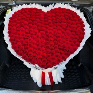 300 Pcs red rose bouquet